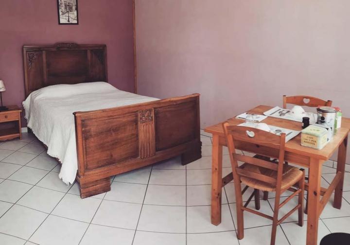 Découvrez le charme unique du Domaine de l'Églantine à Villié-Morgon ! Nous proposons la location de gîte.